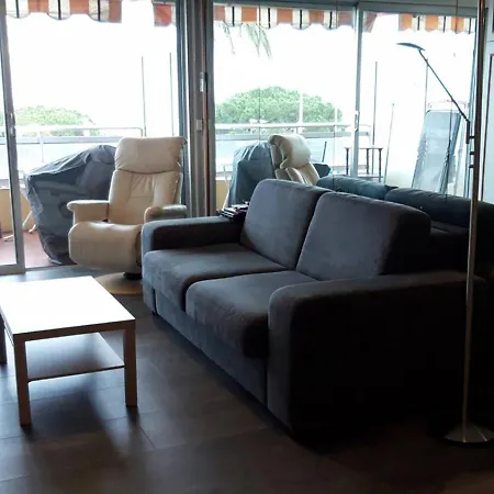 Apartman Vue Mer, Balcon Face Port De Garavan, Et Gare A Pied