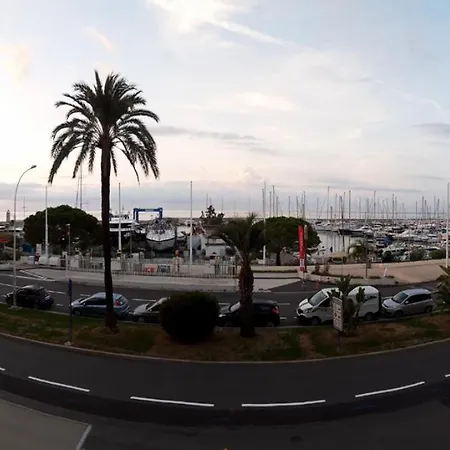 Vue Mer, Balcon Face Port De Garavan, Et Gare A Pied Apartman *