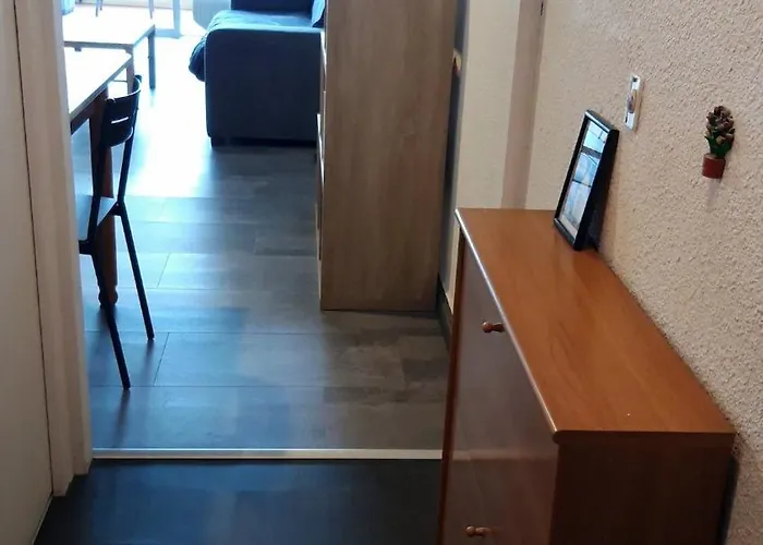 Vue Mer, Balcon Face Port De Garavan, Et Gare A Pied * Ментона